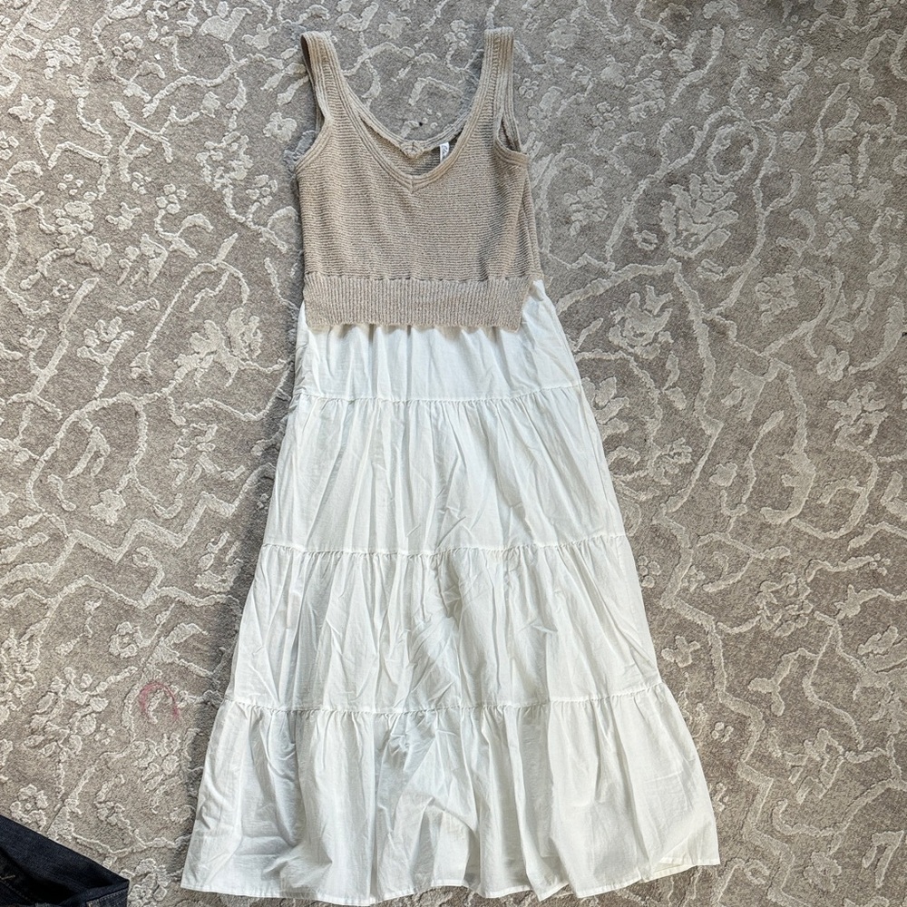 Elegant Two-Tone Sleeveless Dress